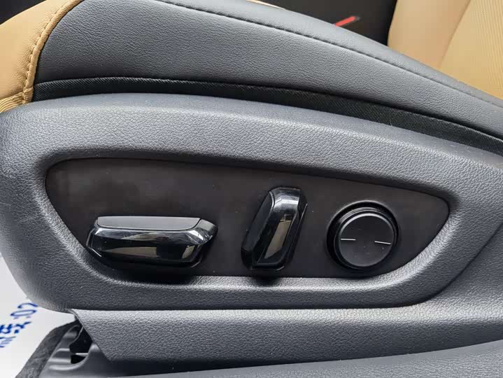 Фото 13 - Lexus ES