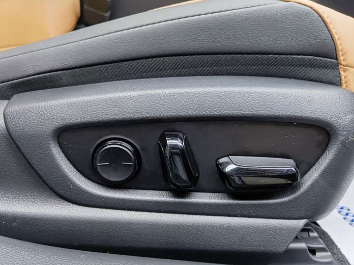 Фото 14 - Lexus ES