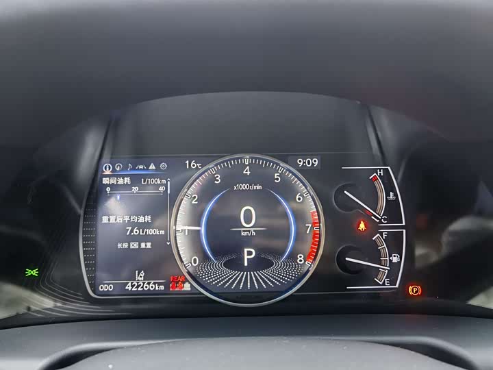 Фото 16 - Lexus ES