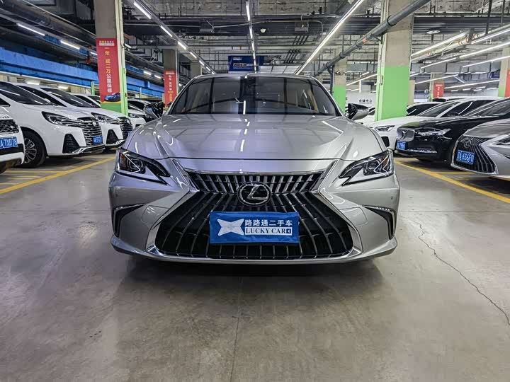 Фото 2 - Lexus ES