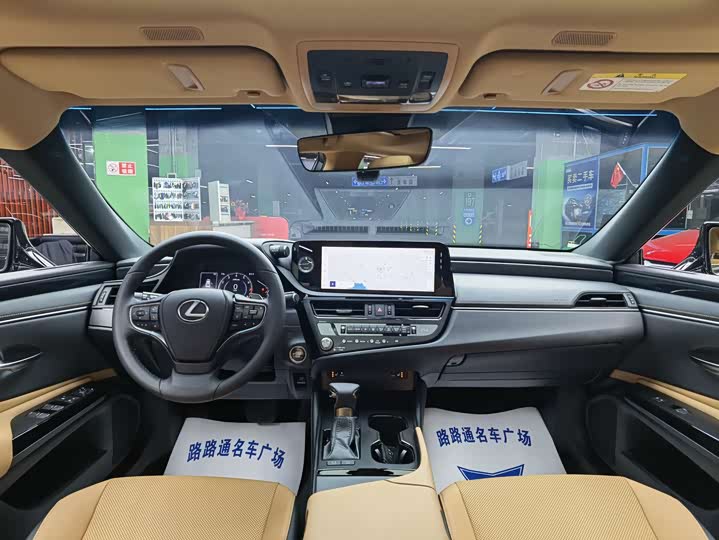 Фото 7 - Lexus ES