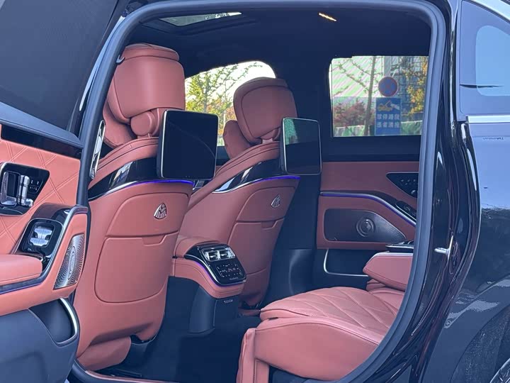 Фото 12 - Mercedes-Benz Maybach S-Class