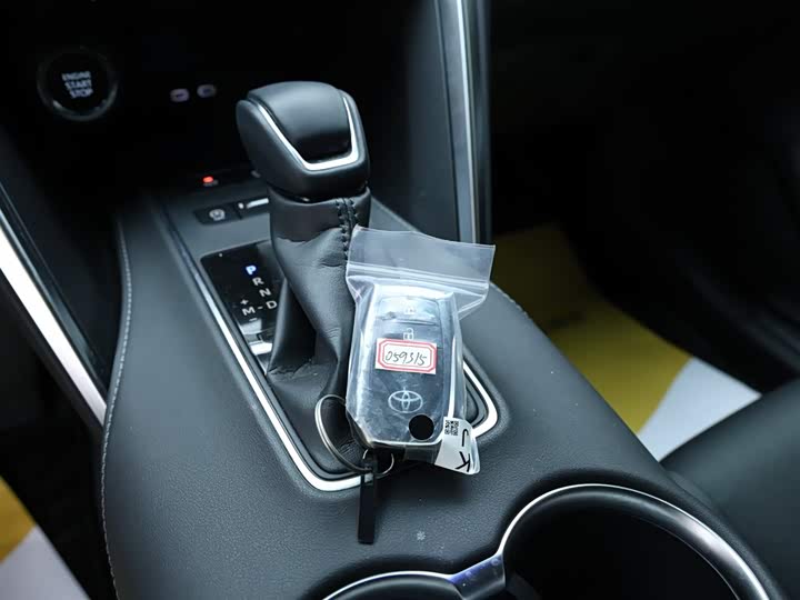 Фото 12 - Toyota Harrier