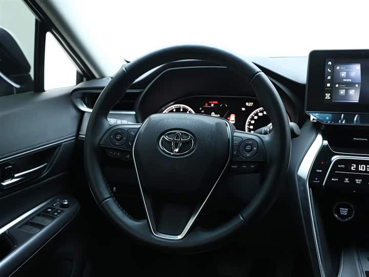 Фото 16 - Toyota Harrier