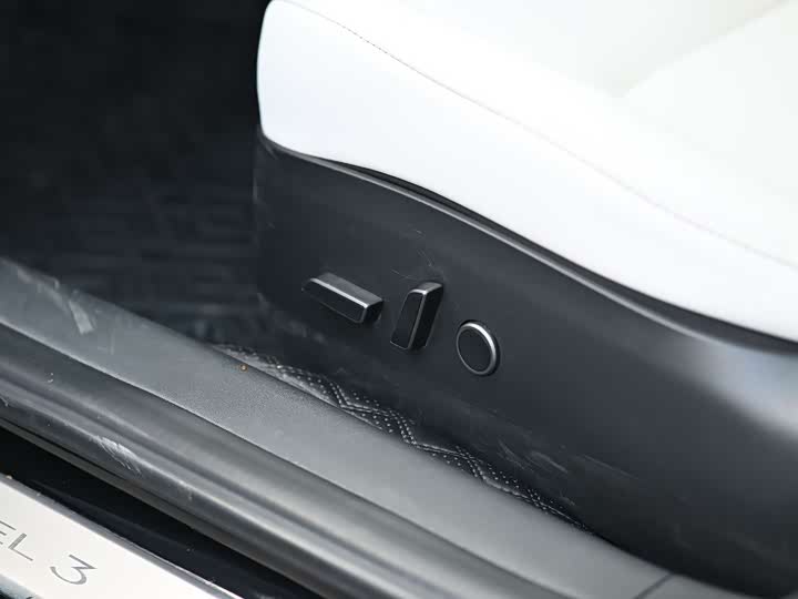 Фото 10 - Tesla Model 3