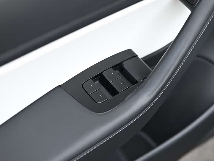 Фото 11 - Tesla Model 3