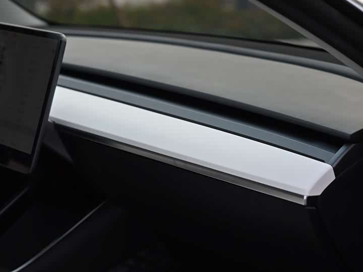 Фото 9 - Tesla Model 3