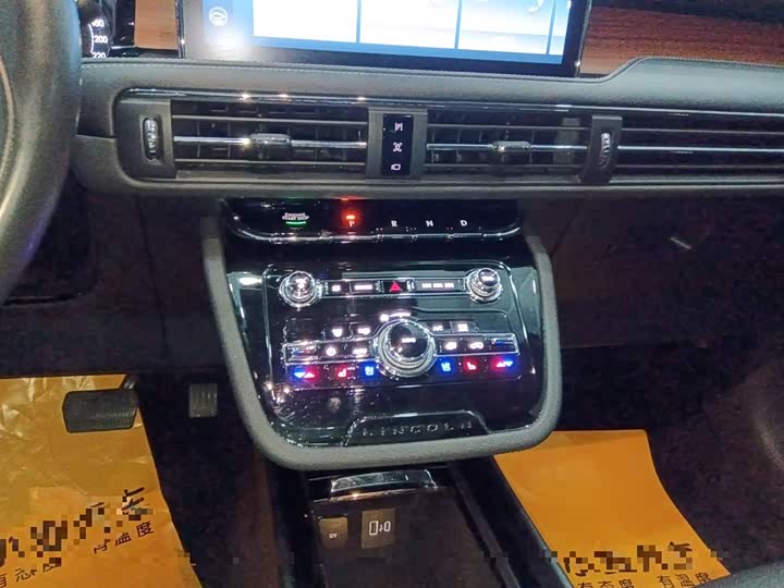 Фото 14 - Lincoln Corsair