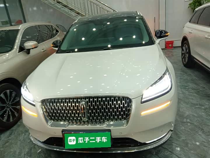 Фото 3 - Lincoln Corsair