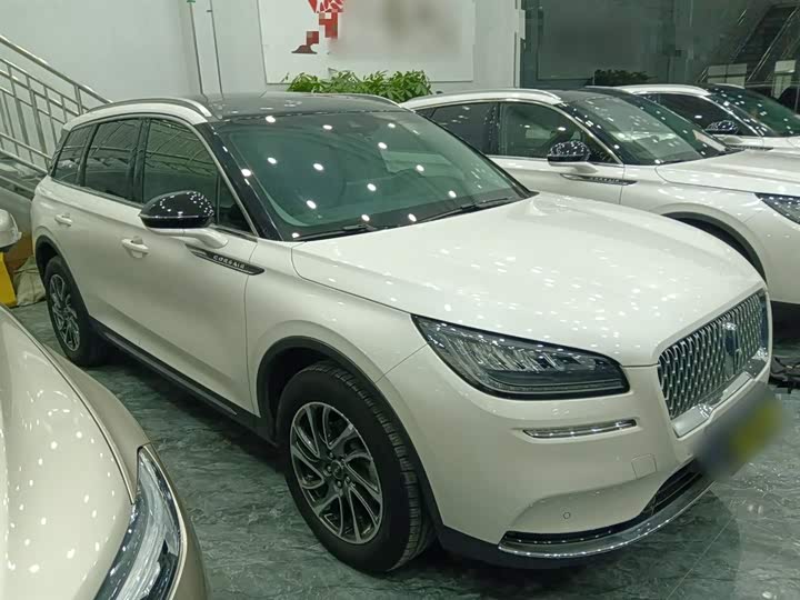 Фото 4 - Lincoln Corsair