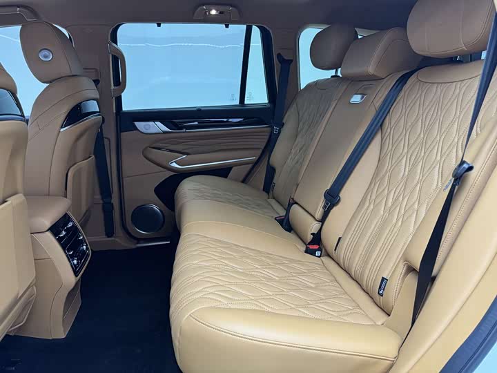 Фото 13 - Tank 500 Hybrid