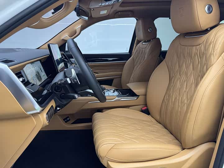 Фото 14 - Tank 500 Hybrid