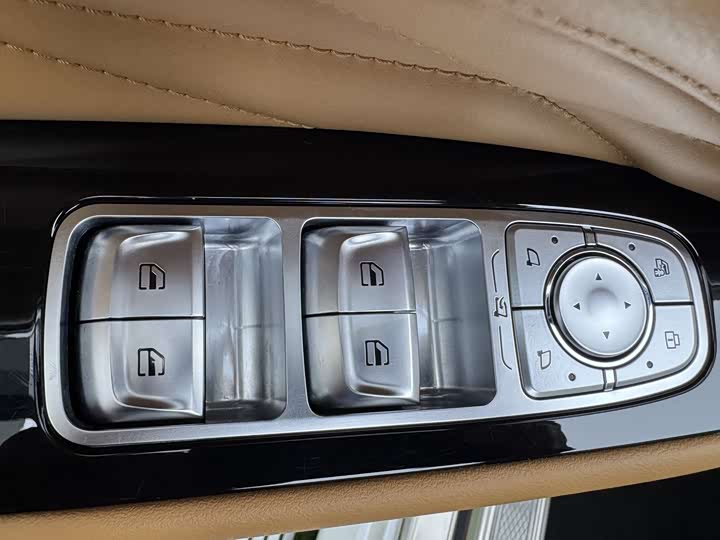 Фото 18 - Tank 500 Hybrid