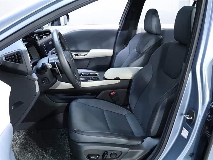 Фото 15 - Lexus RZ