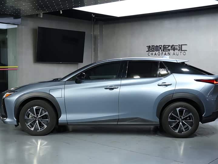 Фото 6 - Lexus RZ