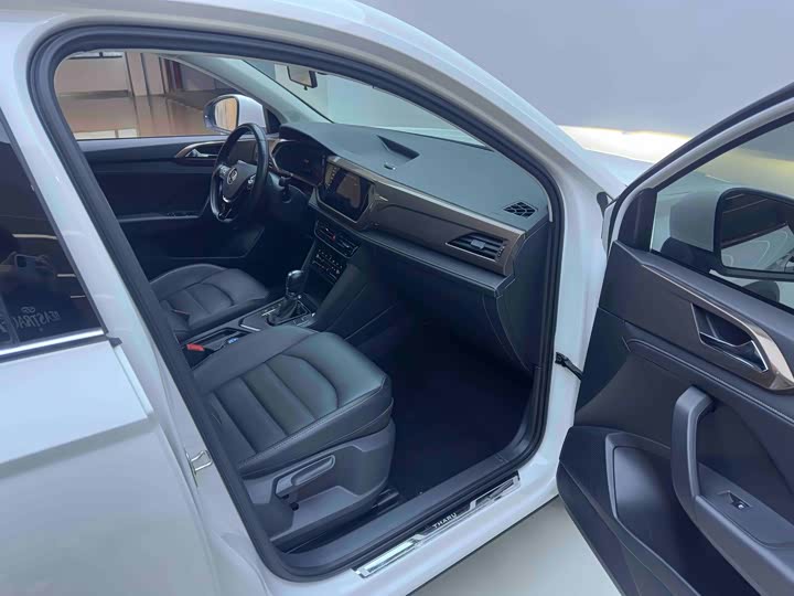 Фото 10 - Volkswagen Tharu