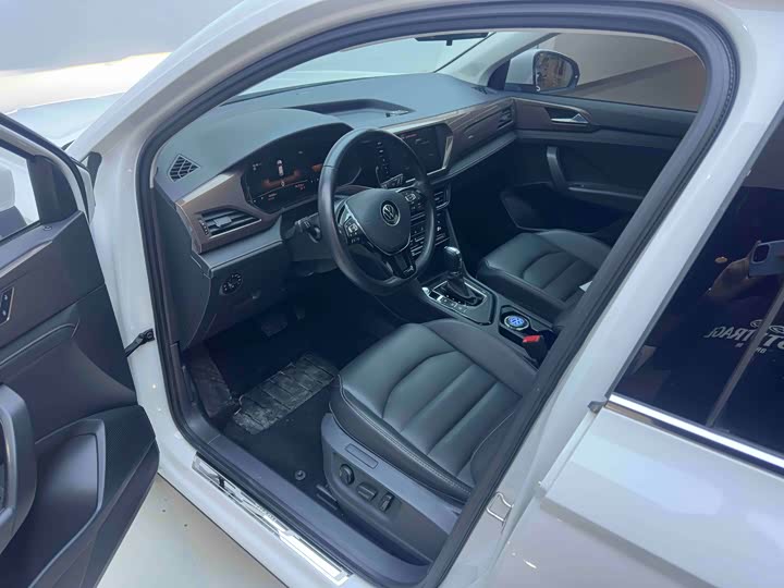 Фото 8 - Volkswagen Tharu