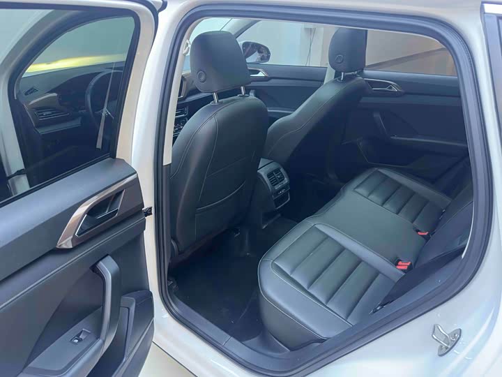 Фото 9 - Volkswagen Tharu