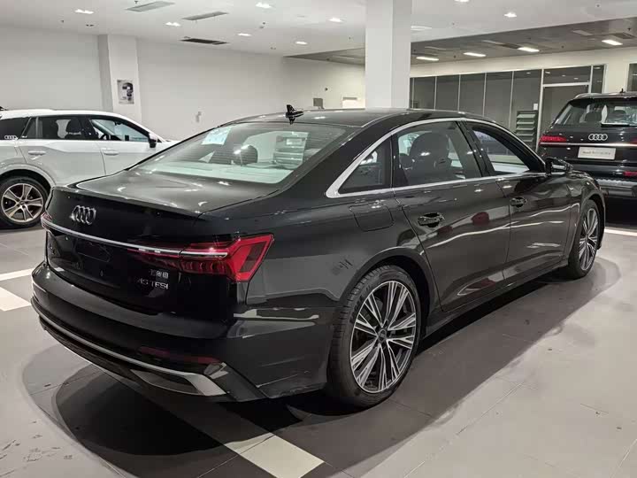 Фото 3 - Audi A6L