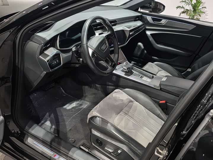 Фото 4 - Audi A6L