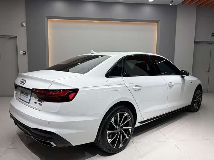 Фото 4 - Audi A4L