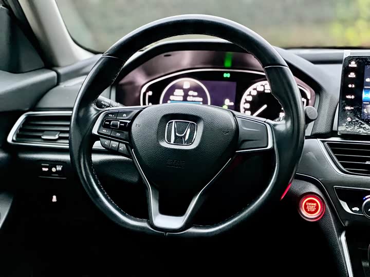 Фото 10 - Honda Accord