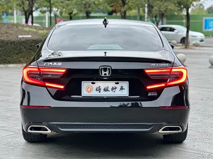 Фото 16 - Honda Accord