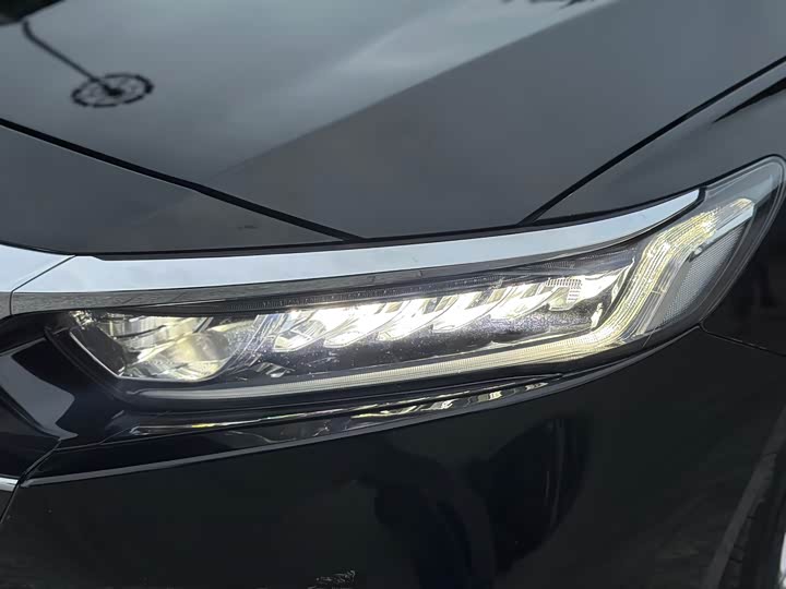 Фото 18 - Honda Accord