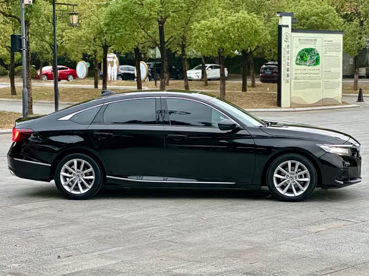 Фото 19 - Honda Accord