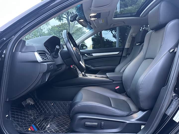 Фото 4 - Honda Accord