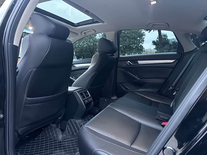 Фото 5 - Honda Accord