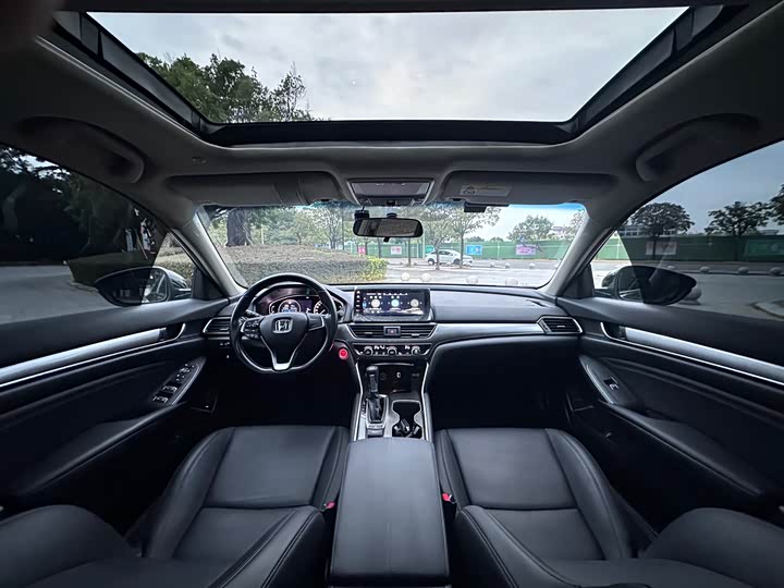 Фото 8 - Honda Accord