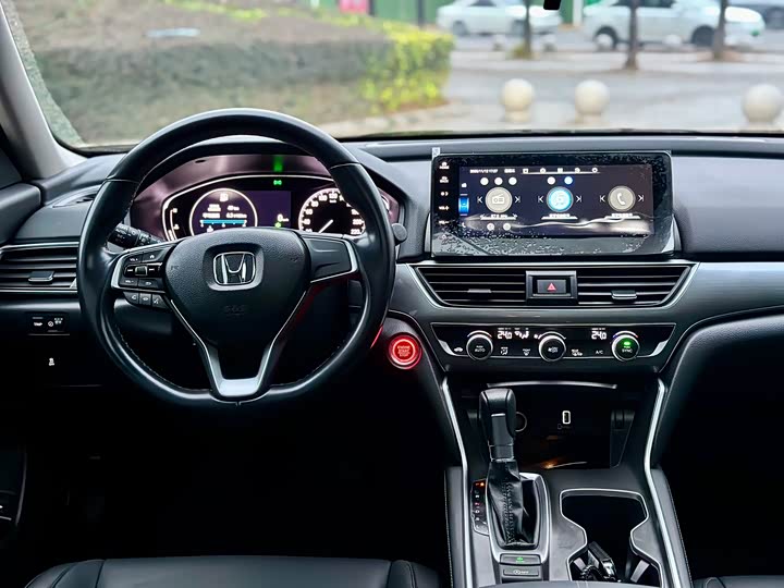 Фото 9 - Honda Accord