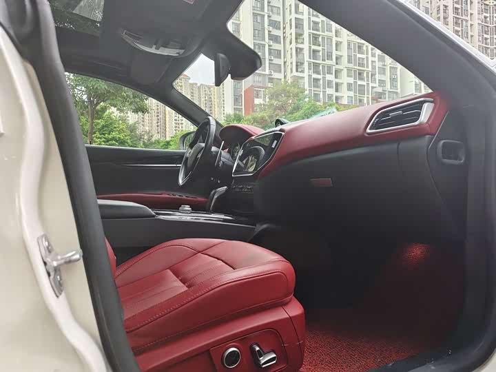 Фото 9 - Maserati Ghibli