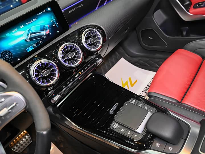 Фото 15 - Mercedes-Benz CLA-Class AMG