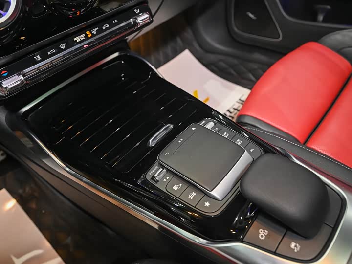 Фото 16 - Mercedes-Benz CLA-Class AMG