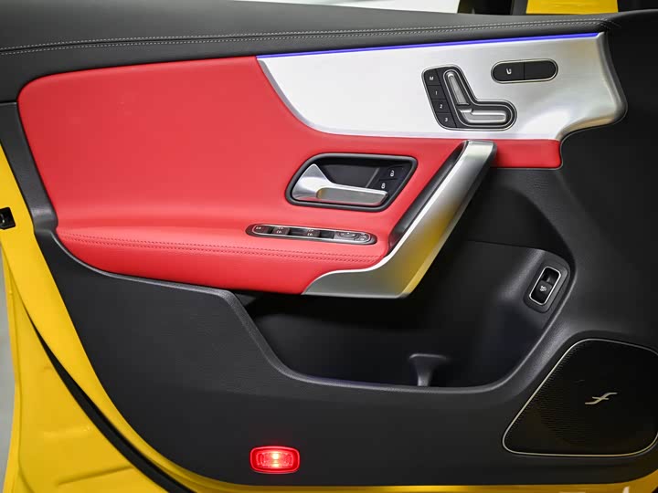 Фото 6 - Mercedes-Benz CLA-Class AMG