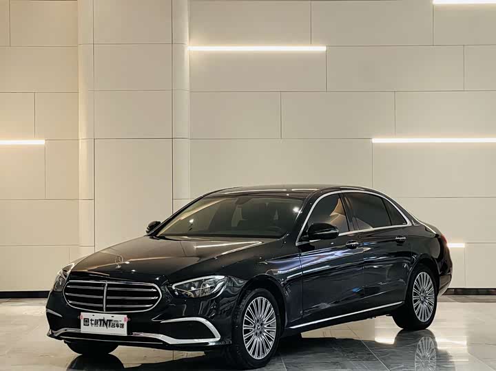 Фото 1 - Mercedes-Benz E-Class