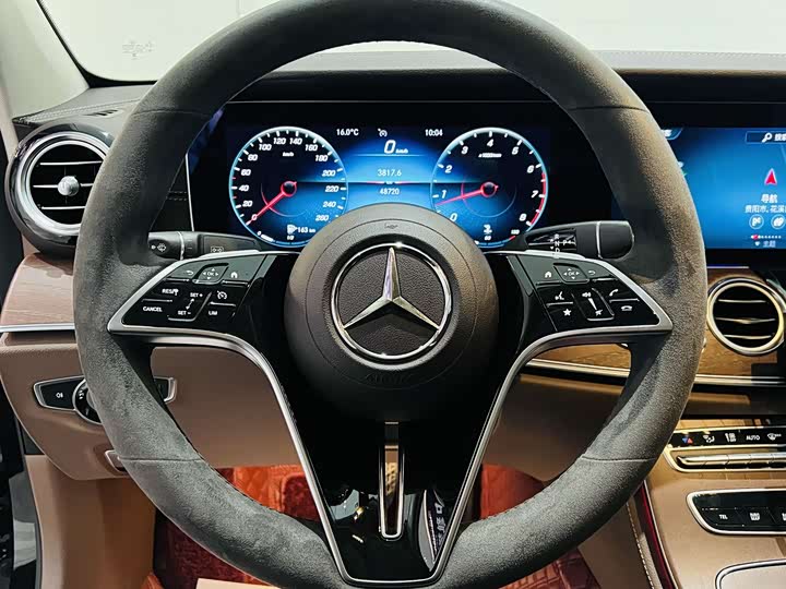 Фото 12 - Mercedes-Benz E-Class