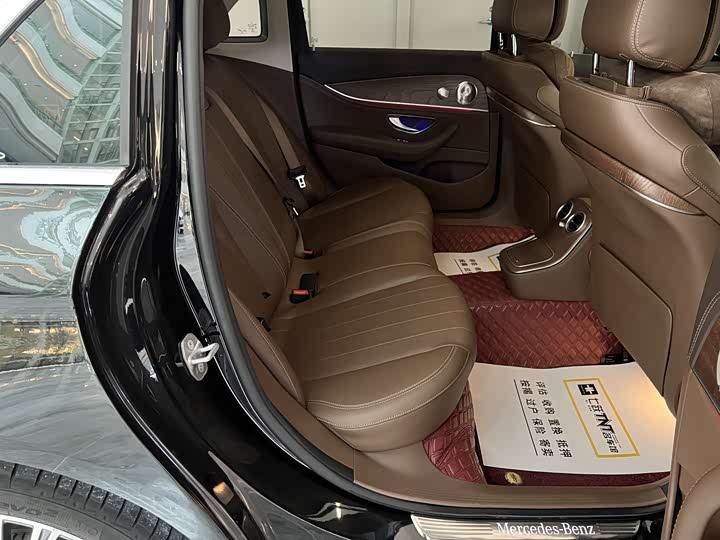 Фото 16 - Mercedes-Benz E-Class