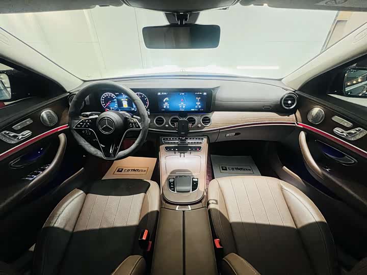 Фото 18 - Mercedes-Benz E-Class