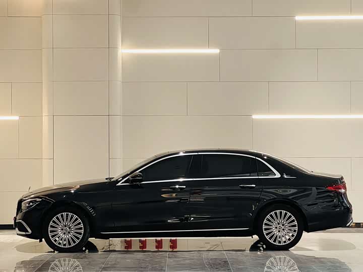 Фото 2 - Mercedes-Benz E-Class