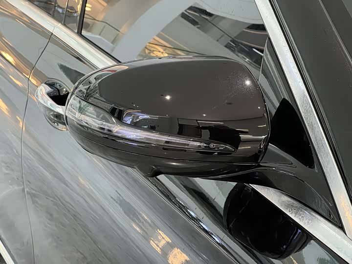 Фото 22 - Mercedes-Benz E-Class