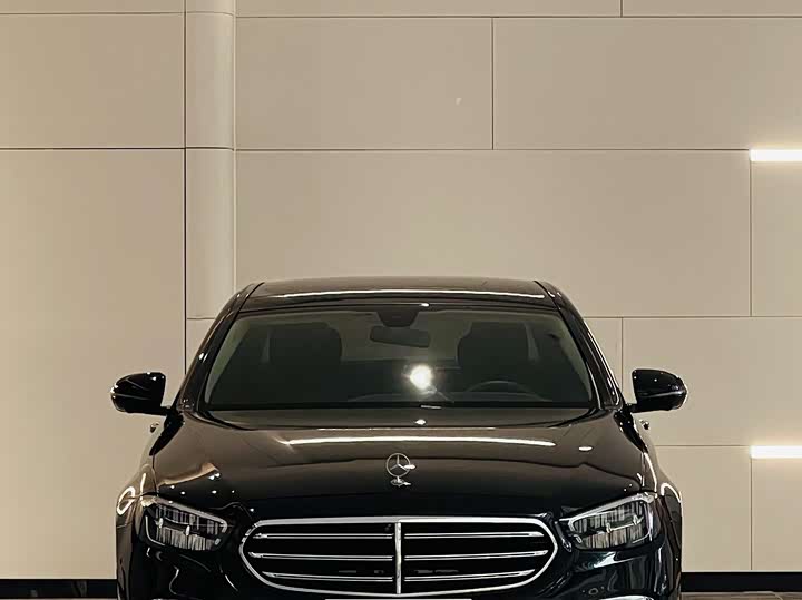 Фото 3 - Mercedes-Benz E-Class