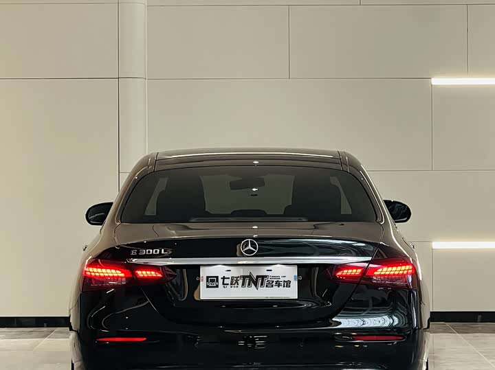 Фото 5 - Mercedes-Benz E-Class