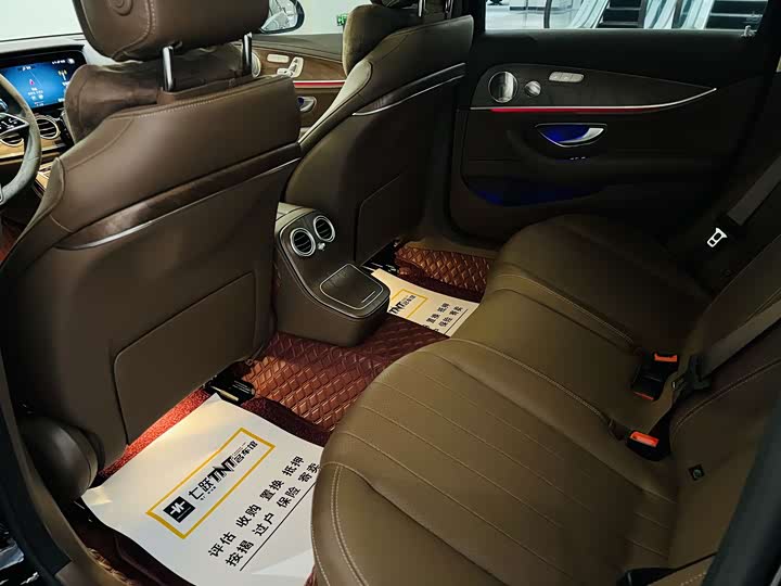 Фото 7 - Mercedes-Benz E-Class