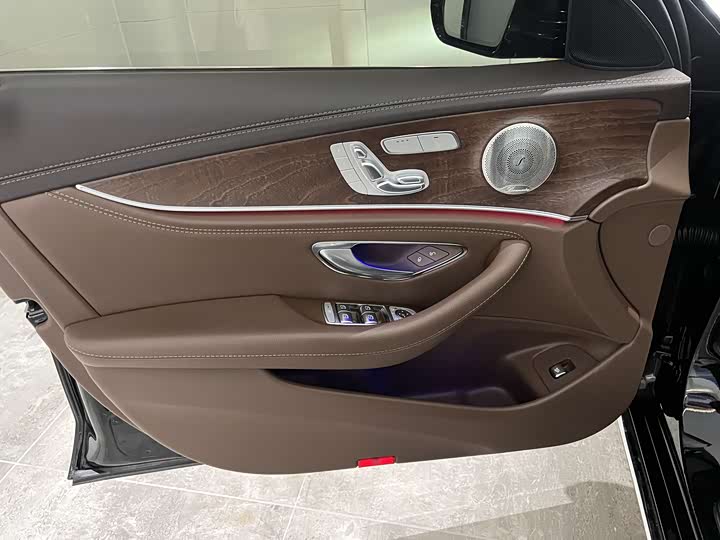 Фото 8 - Mercedes-Benz E-Class