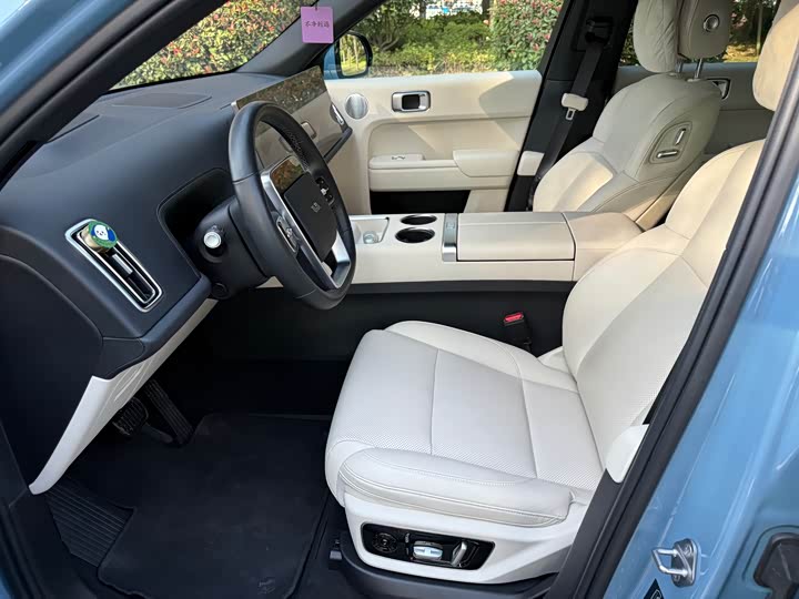 Фото 11 - LiXiang L7