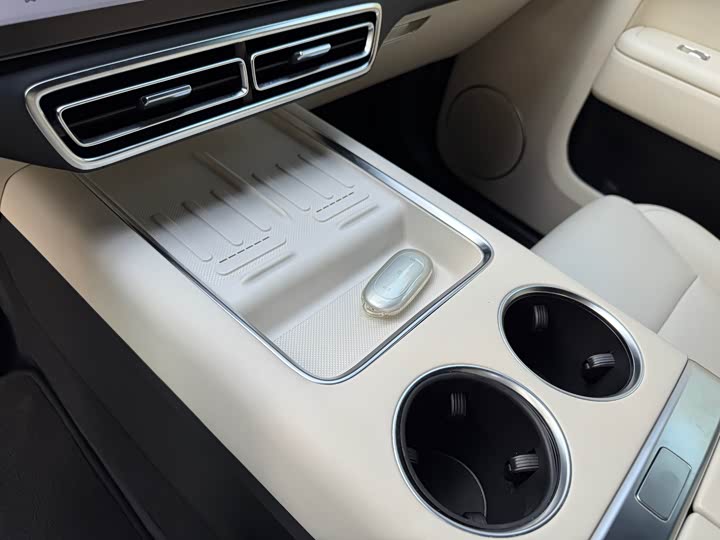 Фото 13 - LiXiang L7