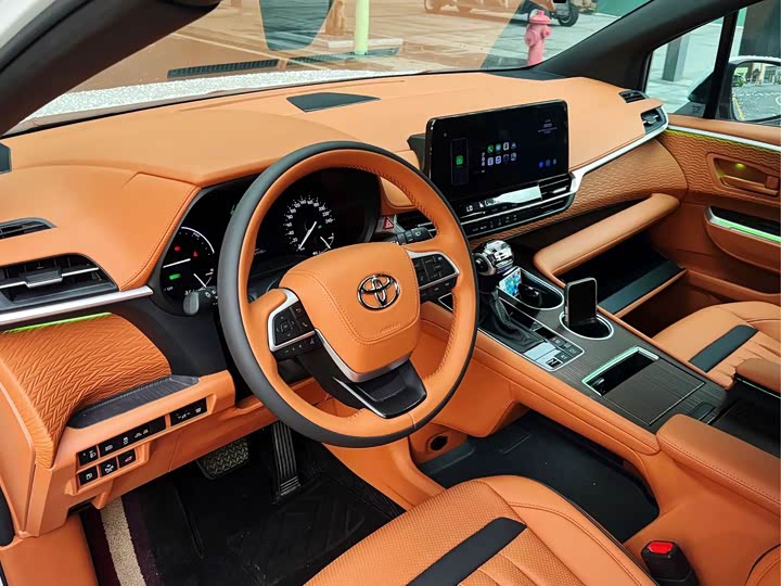 Фото 4 - Toyota Granvia